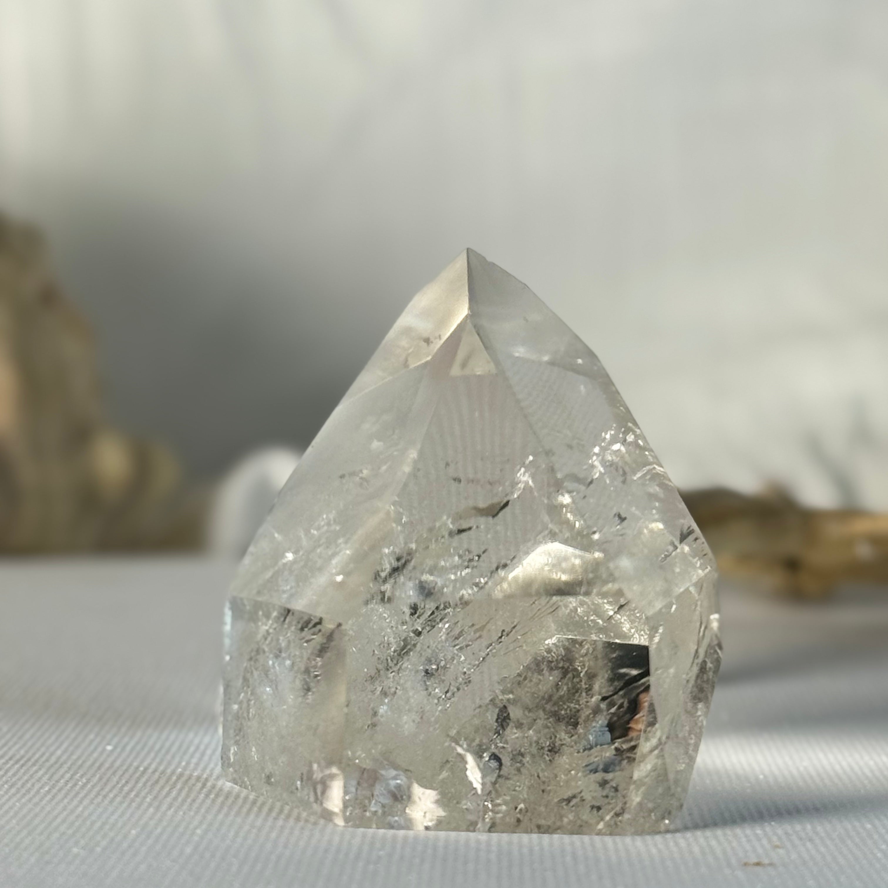 Obelisco de Cuarzo Ahumado