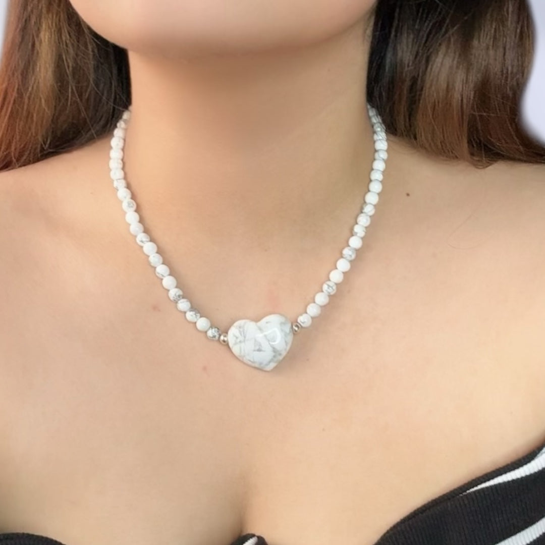 Collar de Howlita